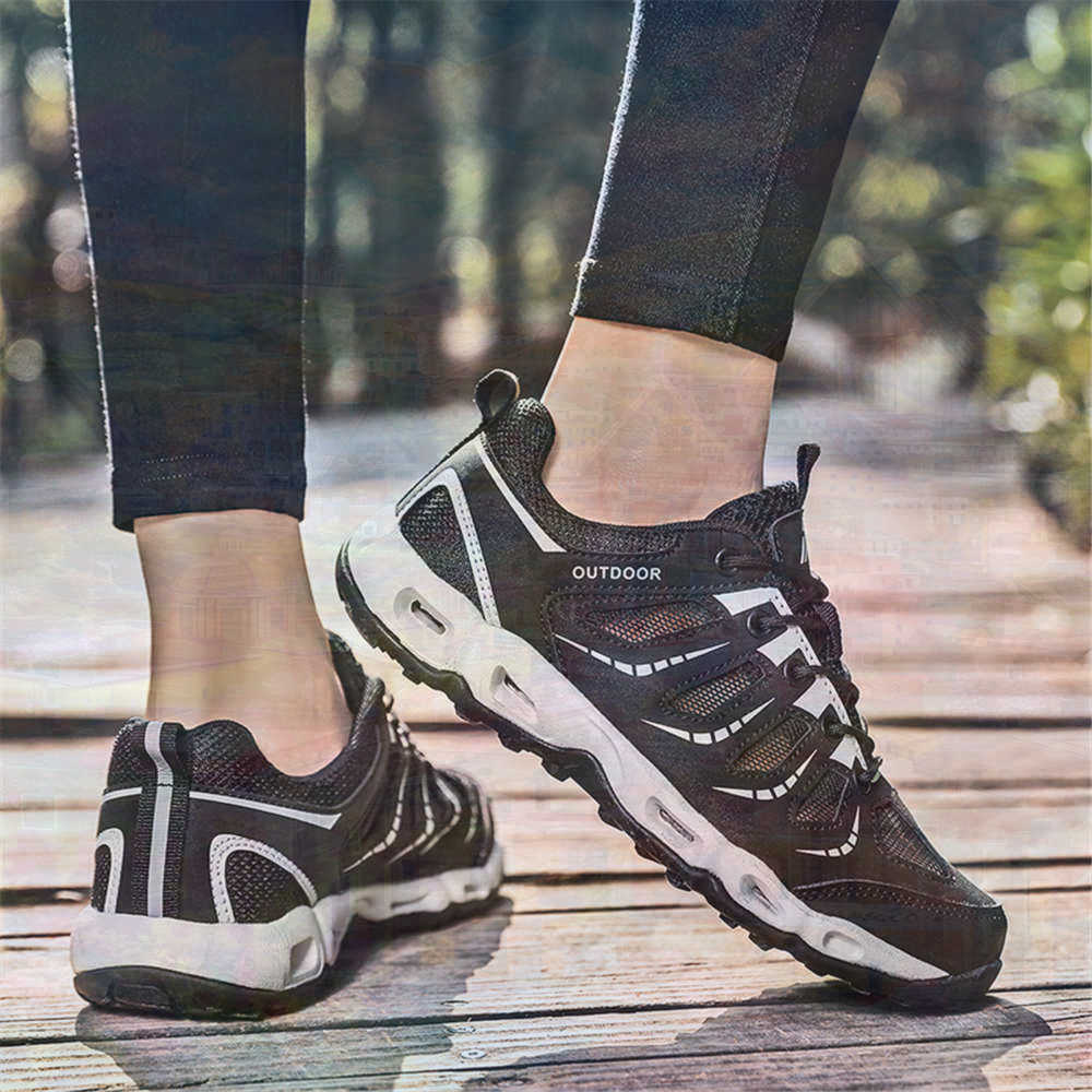 Sumer Round Tip Silver Sneaker - đánh giá và giá Vintage Collectible Shop