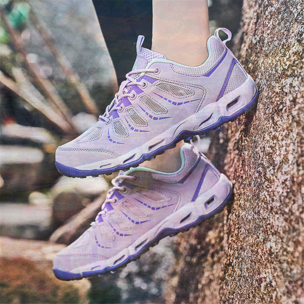 Sumer Round Tip Silver Sneaker - đánh giá và giá Vintage Collectible Shop